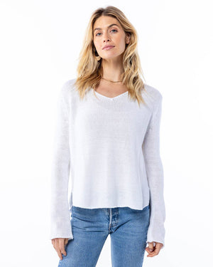 Round Edge V-Neck: Summer White