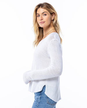 Round Edge V-Neck: Summer White