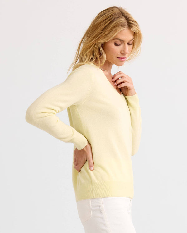 Essential Cashmere V-Neck: Buttermilk / S