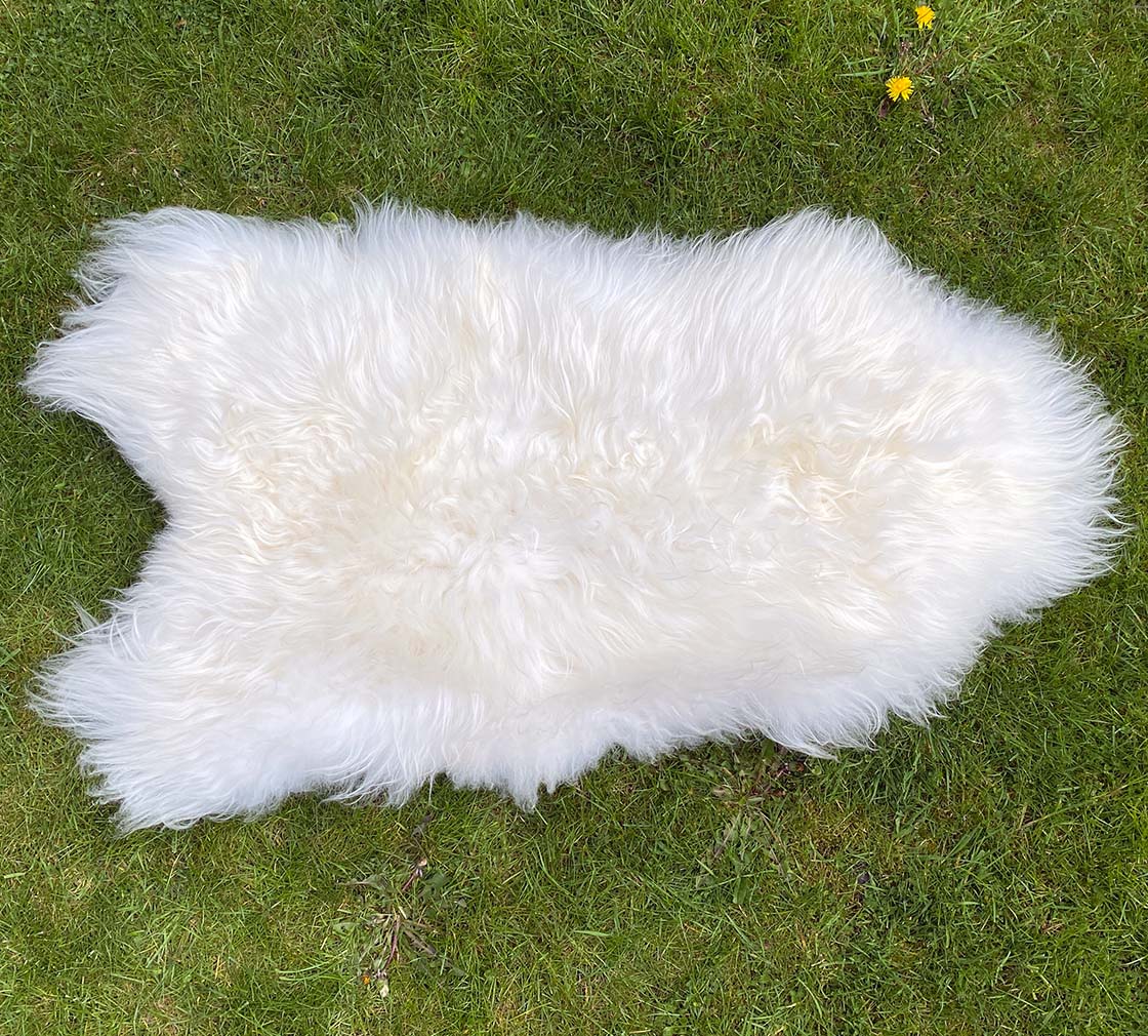Natural White Icelandic Sheepskin Rug