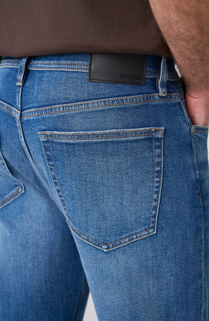 Sutton Loose Straight 32" Inseam