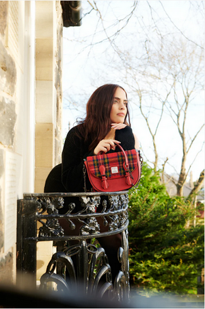 The Medium Cobble Bag - Royal Stewart Tartan