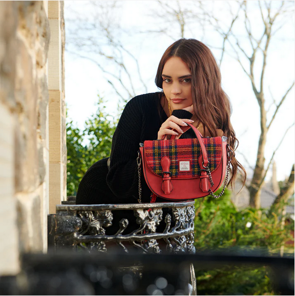 The Medium Cobble Bag - Royal Stewart Tartan