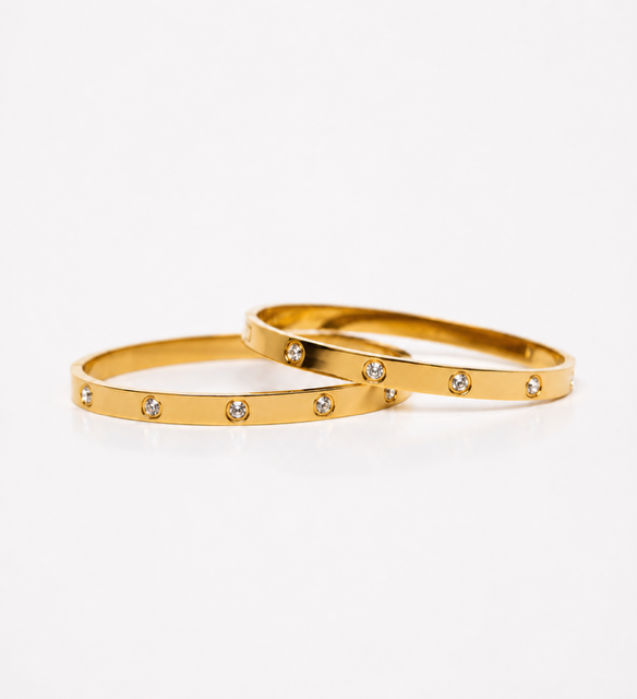 Diamond Carter Bangle - Gold