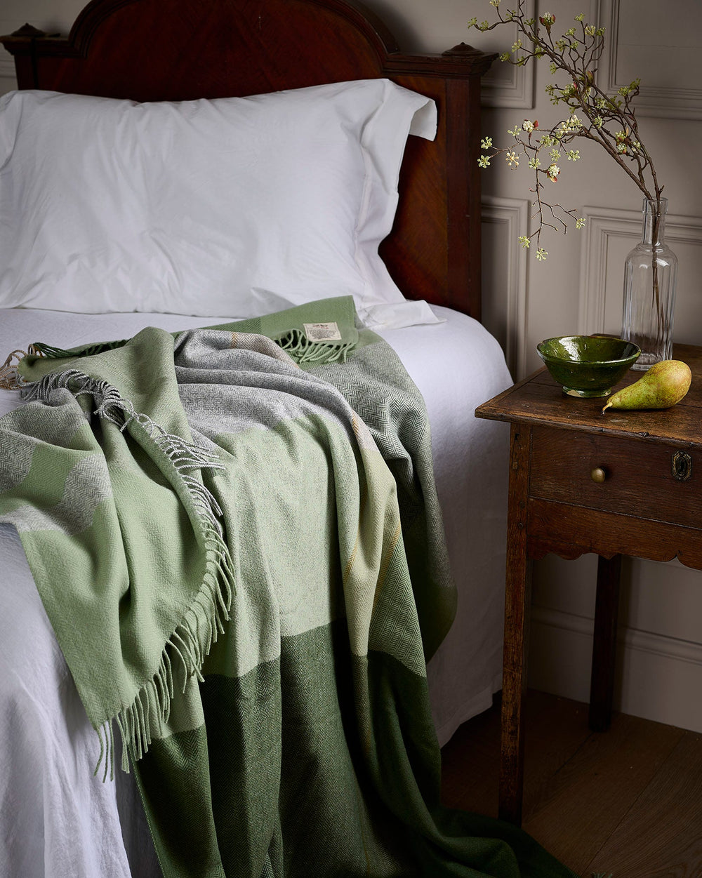 Cashmere Blend Throw - July Bug Green