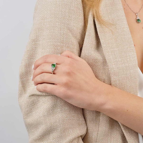 Trinity Knot Ring - Emerald