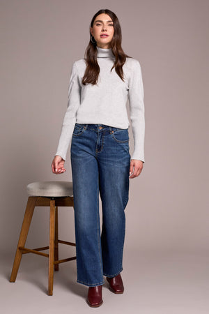 Sophia Curvy Hugging Wide Leg Jeans