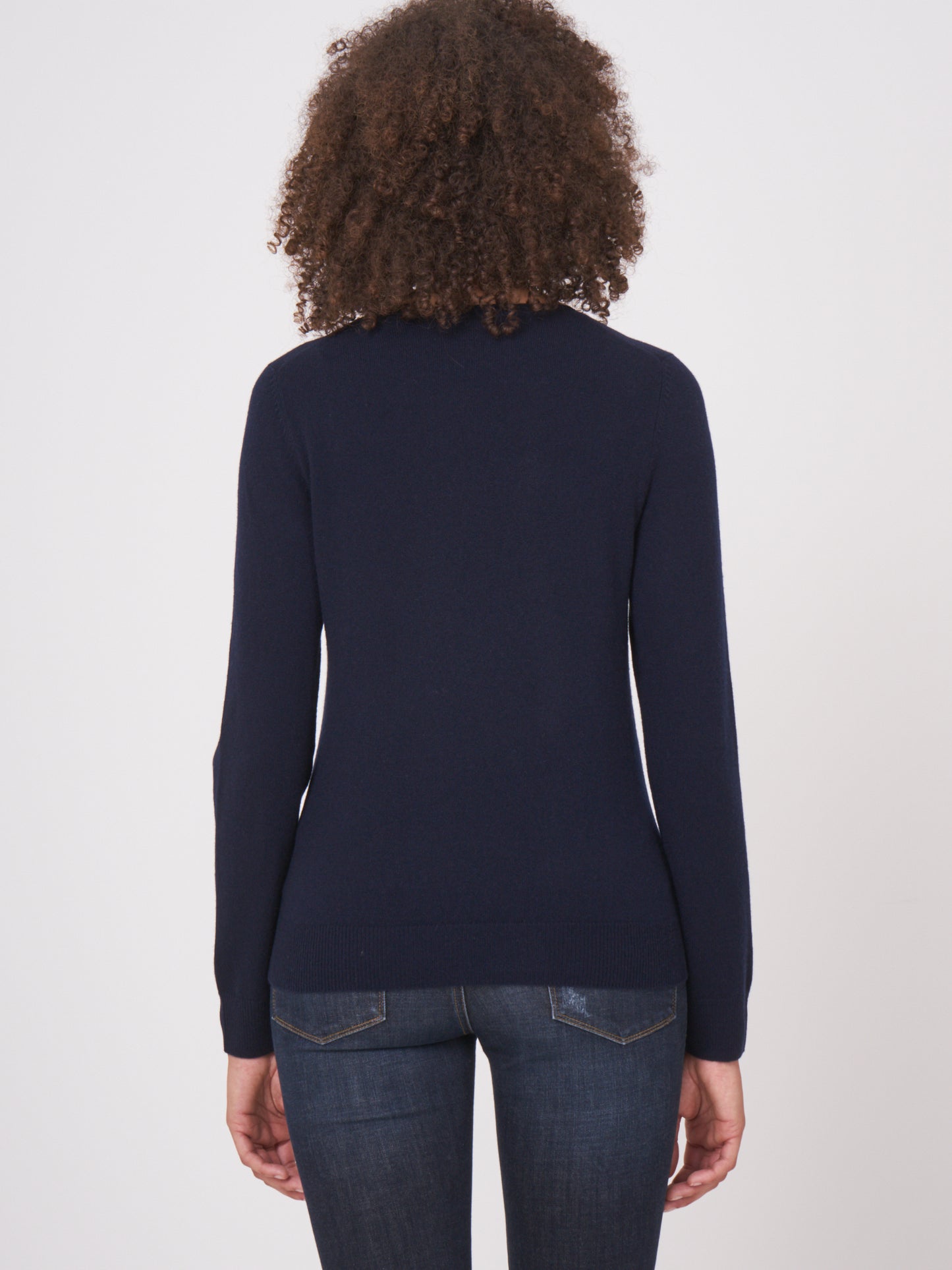 Basic organic cashmere sweater with round neckline