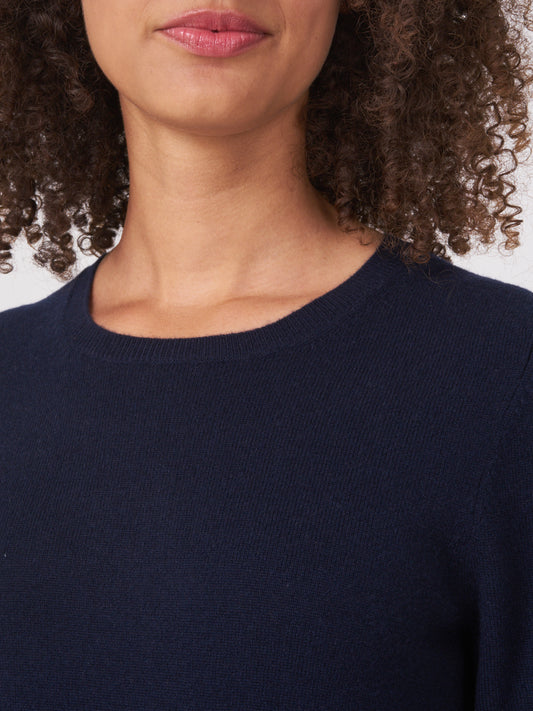 Basic organic cashmere sweater with round neckline