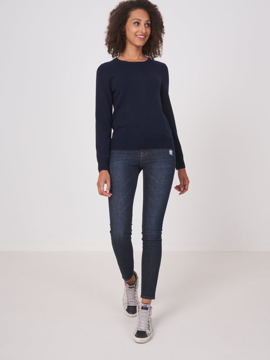 Basic organic cashmere sweater with round neckline