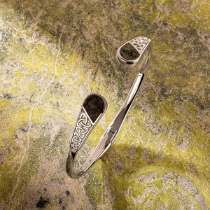 S50089 Rhodium Plated & Connemara Marble Trinity Knot Bracelet