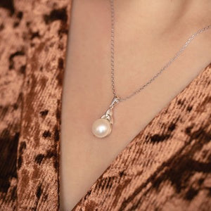 S46135 Sterling Silver Freshwater Pearl & Trinity Knot Pendant