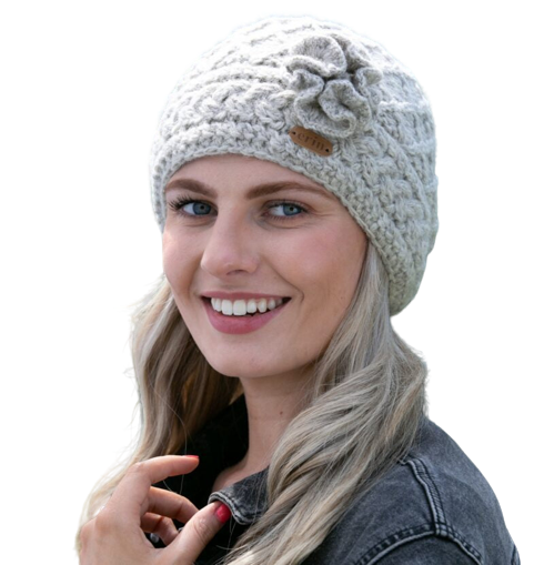 Aran Trellis Hat w/ Flower Pin - Oatmeal