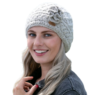 Aran Trellis Hat w/ Flower Pin - Oatmeal